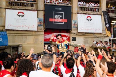 Tomás Rufo firma una tarde histórica en Pamplona con cuatro orejas