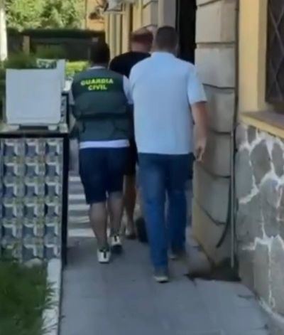 Llamaba a la puerta como técnico de la luz y salía con el dinero de sus víctimas