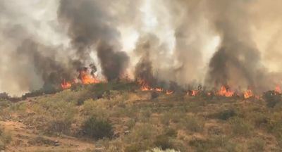 Un nuevo incendio forestal obliga a movilizar un amplio dispositivo en Navalcán