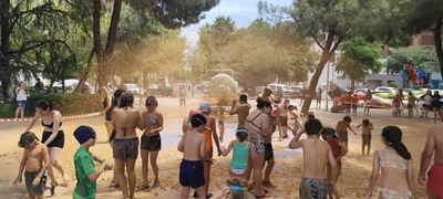 La Barrada regresa por todo lo alto y reúne a cientos de personas en el Parque Tierno Galván