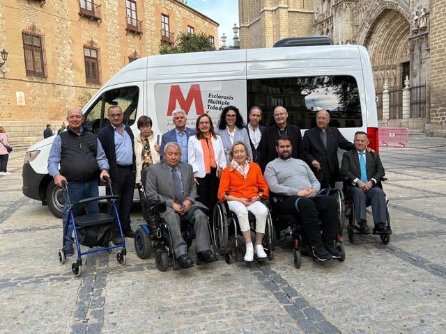La Diputación de Toledo financia la nueva furgoneta adaptada de ADEMTO