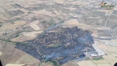 En un pueblo de Toledo: 27 personas y 5 medios terrestres combaten incendio forestal