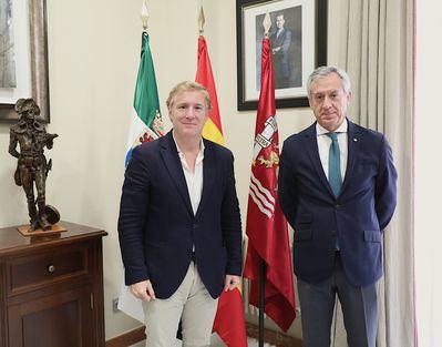 Eurocaja Rural acerca al Ayuntamiento de Badajoz su modelo de negocio y su estrategia de expansión en el territorio