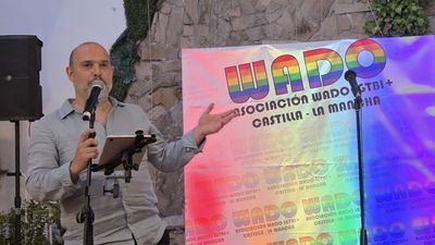 Bellido defiende la bandera arcoíris en las instituciones frente a quienes quieren "dar marcha atrás" en los derechos LGTBI