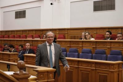 La mayoría del PSOE aprueba los undécimos presupuestos de García-Page