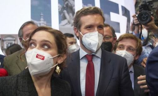 Isabel Díaz Ayuso y Pablo Casado, en Fitur. Foto: E.P.