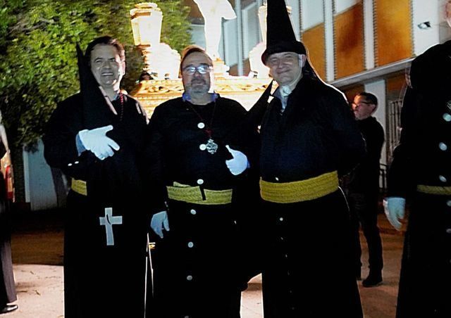 José Antonio Sabín, a la izquierda de la imagen, durante la Semana Santa 