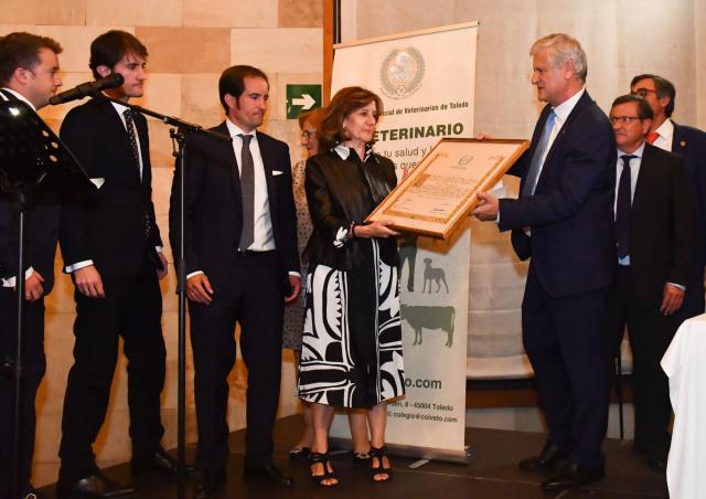 Entrega del título póstumo de presidente de honor para Luis Alberto García