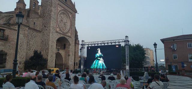 150 talaveranos disfrutan de la ópera ‘Nabucco’ en la Plaza del Pan