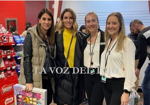 En la foto, de izquierda a derecha: Laura, Edurne, Patricia y Nerea. De fondo David de Egea. 
