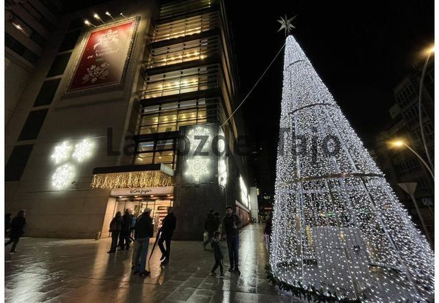 El Corte Inglés inaugura la iluminación navideña en Talavera