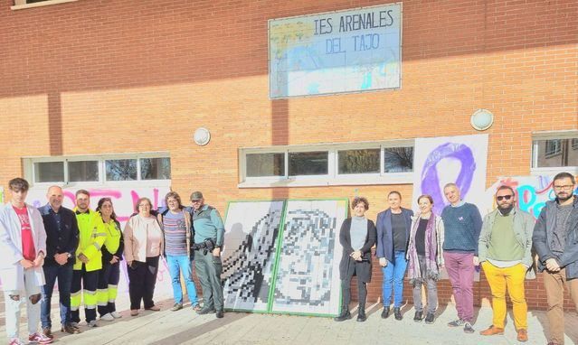 Los alumnos del instituto de Cebolla elaboran un mural en contra de la violencia de género