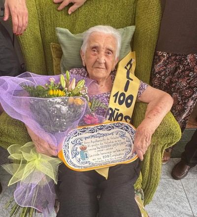 Un siglo de vida y todo un pueblo para celebrarlo: así fue el cumpleaños de Heliodora