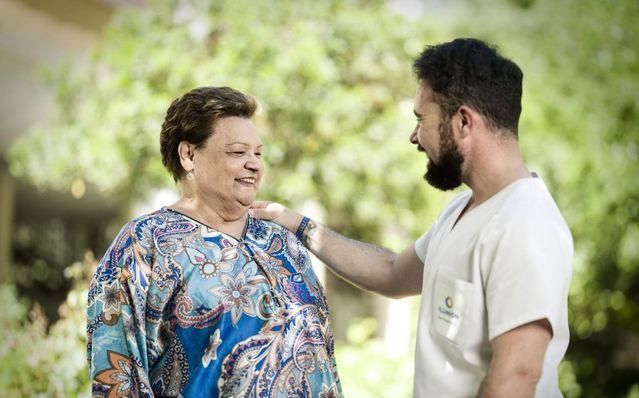 Una persona mayor en la ola de calor.