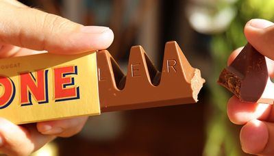 Alerta alimentaria en varios lotes de Toblerone: Sanidad pide que se retire su venta