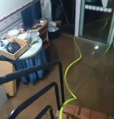 Los vecinos de Entretorres vuelven a sufrir inundaciones y temen nuevos daños en sus viviendas