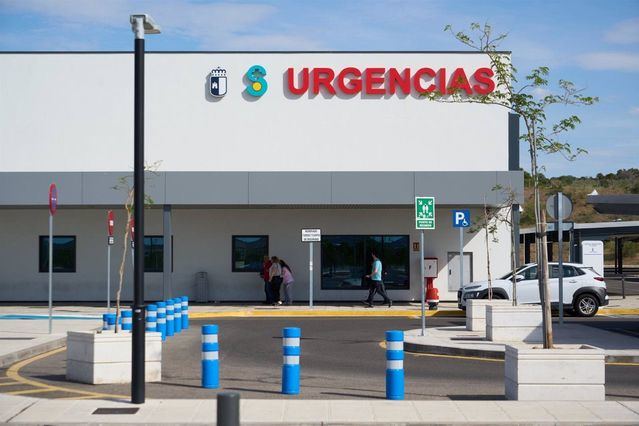 Trasladan al hospital a un motorista de 16 años tras salirse de la vía en Toledo