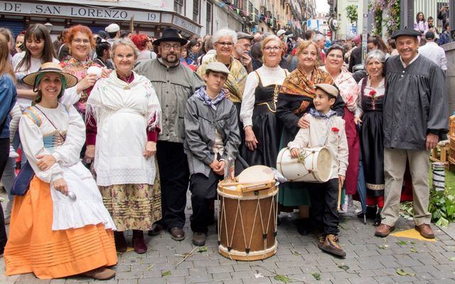 Música, trajes y raíces: Las Rondaoras hacen historia en Lavapiés
