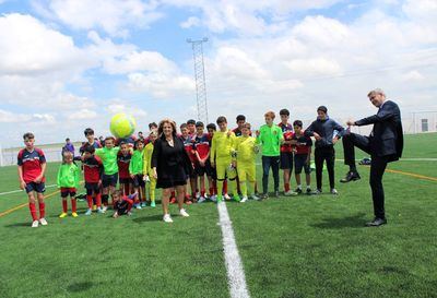 Este pueblo de Toledo estrena campo de fútbol por todo lo alto