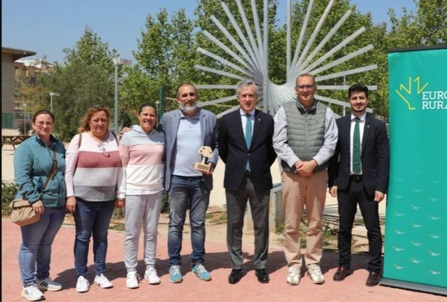 El IES Andreu Alfaro de Paiporta recibe una 'Ayuda DANA' de Fundación Eurocaja Rural