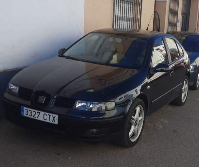 ¿Lo has visto? Roban un Seat León con matrícula 3327CTX en la calle principal de La Mata