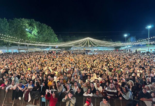 Talavera da la bienvenida a las Ferias de San Isidro con el pregón y el encendido del alumbrado artístico