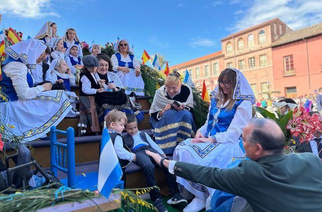 Más de 300 caballos engalanados participan en el desfile de San Isidro