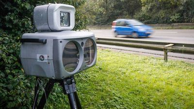 Investigan a un conductor que circulaba a 163 km/hora en una vía limitada a 60 km/hora