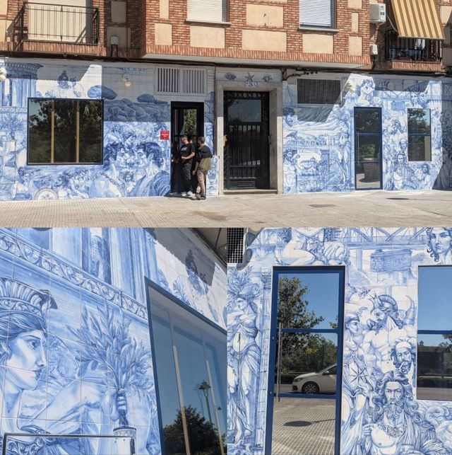 Raíces mural cerámico de Talavera 