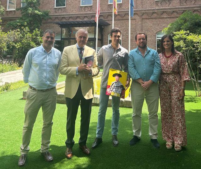 Tomás Rufo lleva ilusión y alegría a los internos del Hospital Niño Jesús