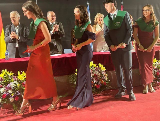 161 alumnos de segundo de Bachillerato del Padre Juan de Mariana celebran su graduación