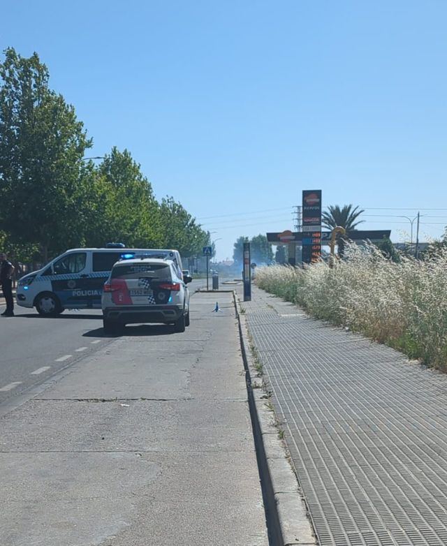 Alerta en Talavera: Un incendio cerca de una gasolinera pone en jaque a los bomberos