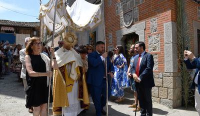 La Diputación reafirma en el Corpus de Lagartera su compromiso con la protección y divulgación de las tradiciones más emblemáticas de la provincia