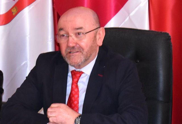 El Ministerio de Defensa distingue a Emilio Puig con la Cruz al Mérito Militar