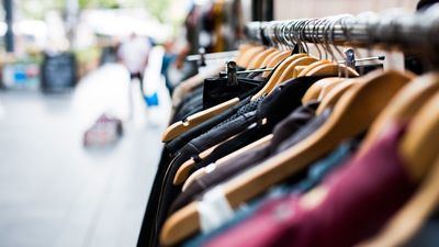 ¿Vas a comprar en rebajas? Sigue estos consejos de la OCU 