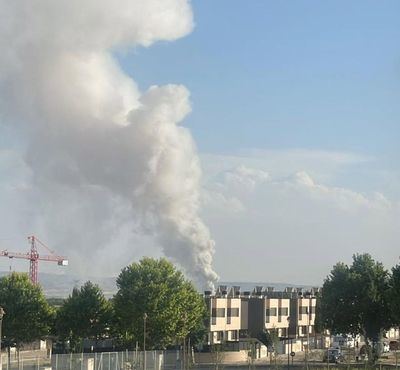 Incendio en Azuqueca: Alerta por humo tóxico y explosiones en empresa de baterías de litio