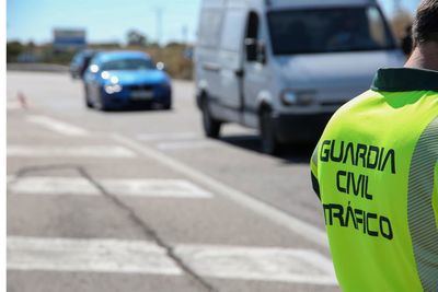 Pillan a un joven de 27 años conduciendo a 215 km/h