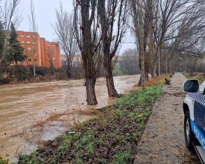 Encuentran un cadáver arrastrado por el río