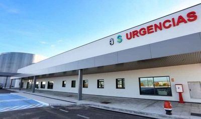 Hospitalizada una mujer de 55 años tras sufrir un impacto de su propio vehículo en la sede de CMMedia