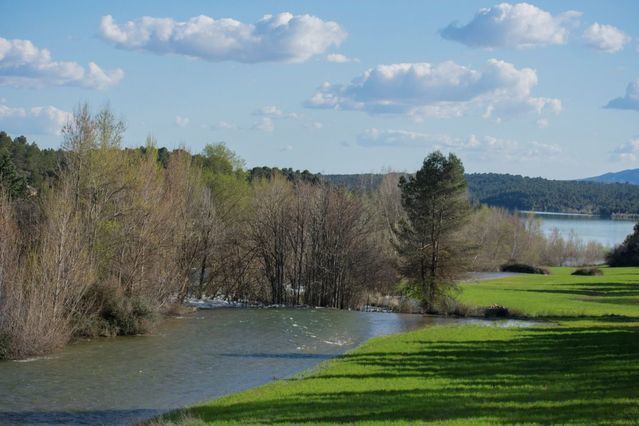 Buscan a un hombre de 50 años desaparecido mientras se bañaba en el embalse de Entrepeñas