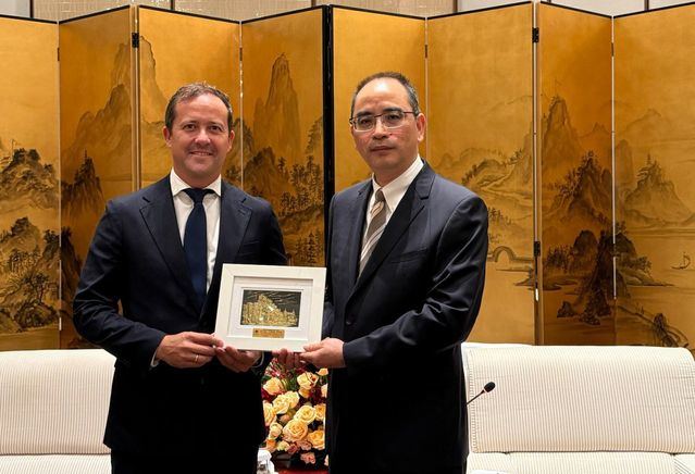 Velázquez muestra su satisfacción por el encuentro con empresarios de la provincia de Xi’an
