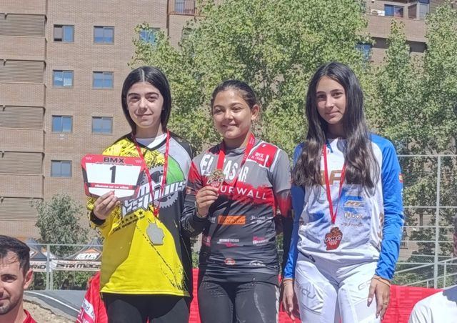 Raquel Vázquez brilla en la Copa de Madrid de BMX y se coloca líder en la general