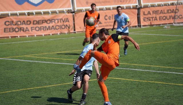 El CD Cazalegas EB cae ante el Azuqueca en su estreno liguero en casa