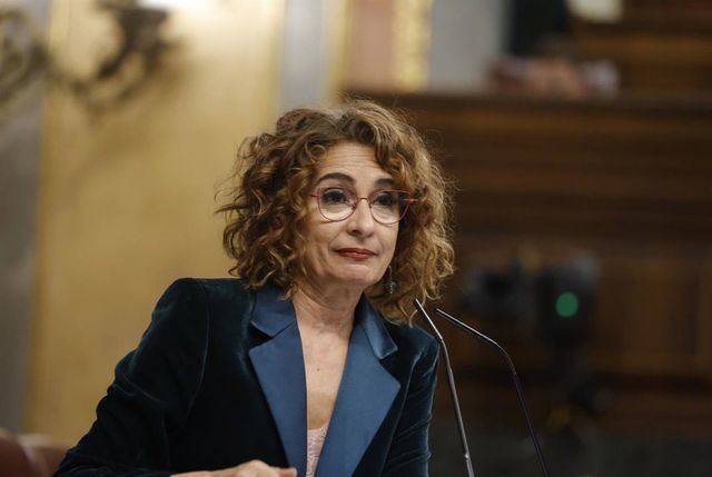 Montero presentará un sistema de financiación alternativo ante el bloqueo de ERC