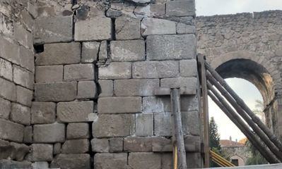 Descoordinación y abandono: El PSOE vuelve a denunciar la situación de la muralla