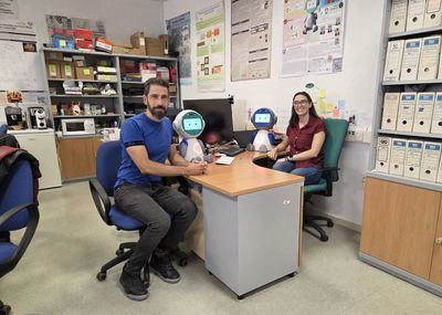 La UCLM diseña robots de asistencia social para personas mayores