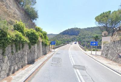 Cuatro jóvenes heridos tras la colisión entre un coche y un camión