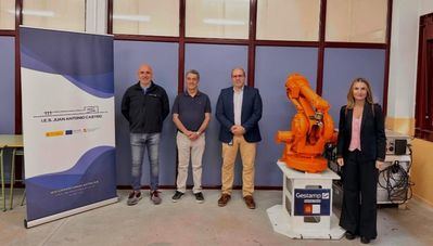 Gestamp Toledo dona un robot industrial al IES Juan Antonio Castro de Talavera