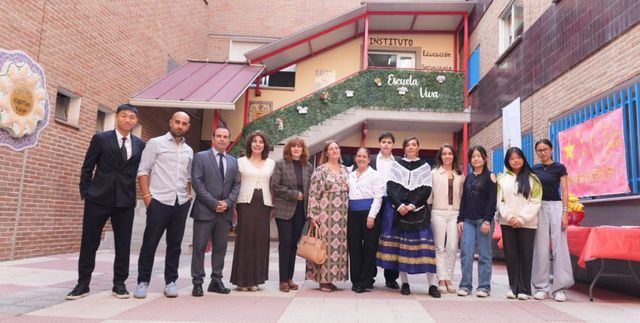 Estudiantes de Talavera y Pekín se unen en un intercambio cultural en el Cristóbal Colón