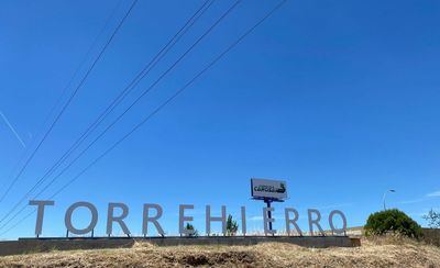 Adjudicadas las obras de pavimentación del acceso oeste a Torrehierro